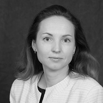 Head shot of Dr. Dina Vyortkina 